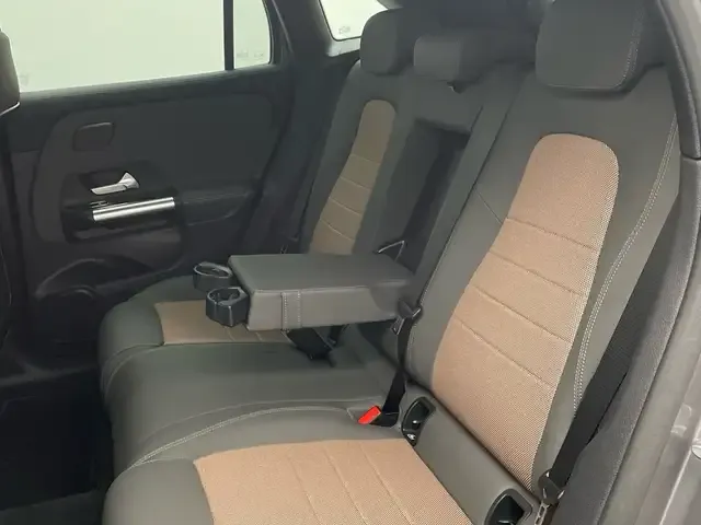 Mercedes-Benz EQA 300