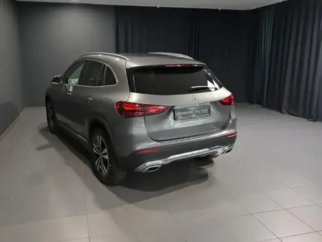 Mercedes-Benz GLA 180