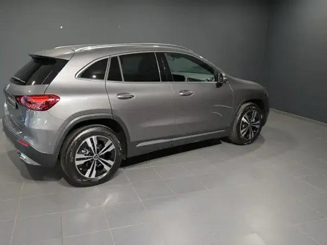 Mercedes-Benz GLA 180