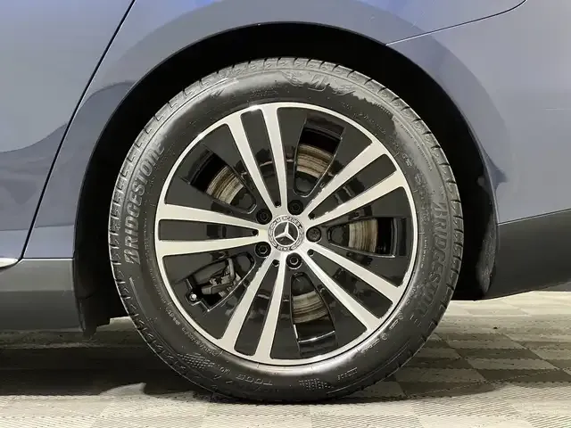 Mercedes-Benz EQE 300