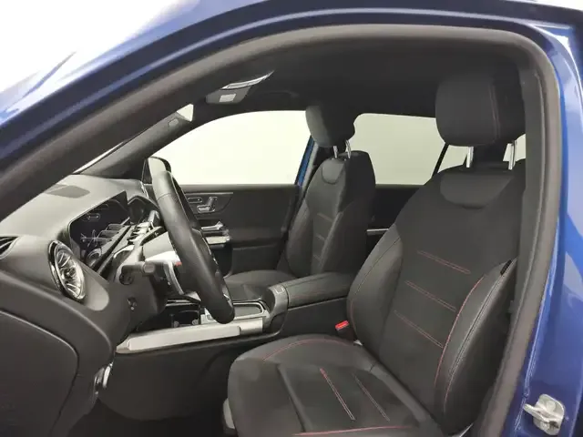 Mercedes-Benz GLB 220