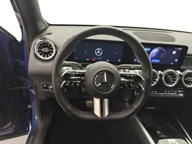 Mercedes-Benz GLB 220