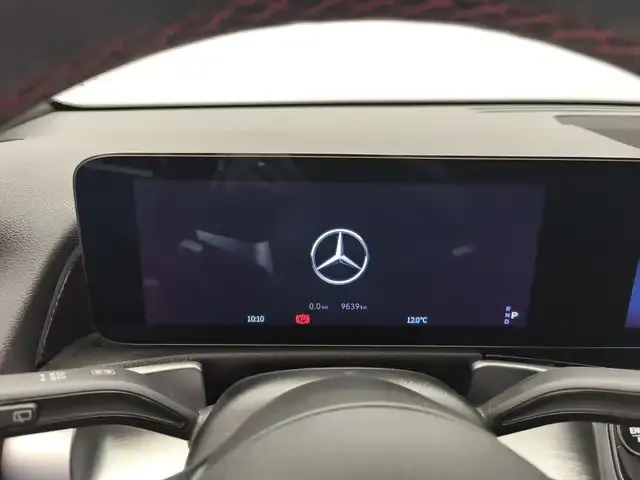 Mercedes-Benz GLB 220