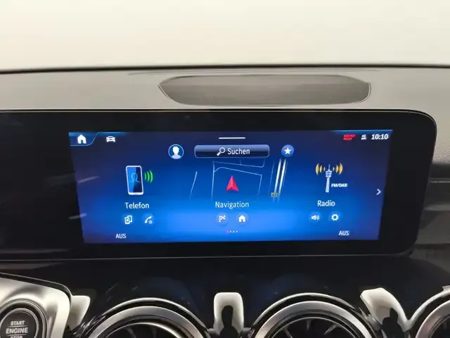 Mercedes-Benz GLB 220