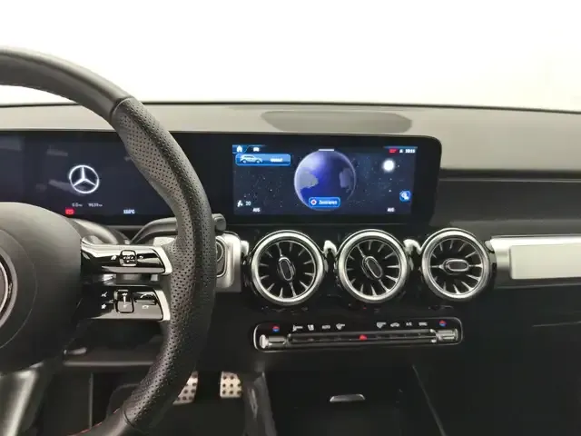 Mercedes-Benz GLB 220