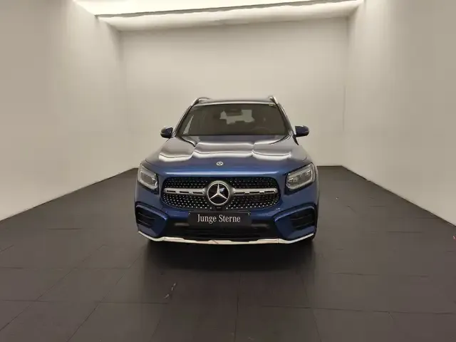 Mercedes-Benz GLB 220