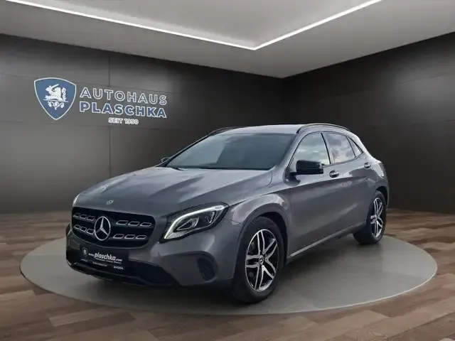 Mercedes-Benz GLA 200