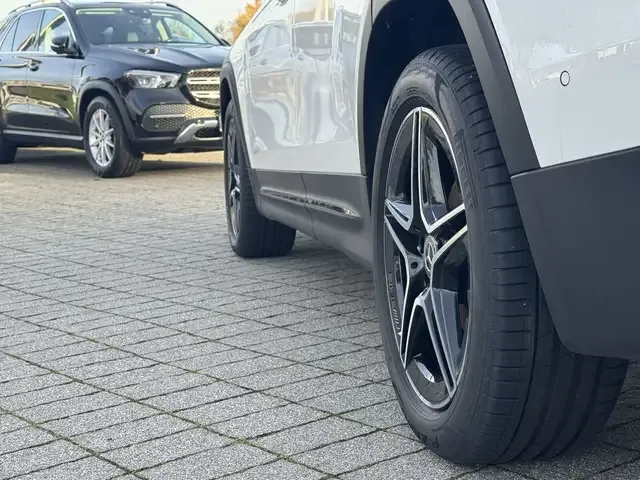 Mercedes-Benz GLB 200