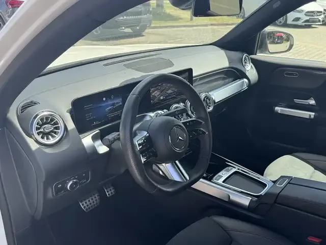 Mercedes-Benz GLB 200