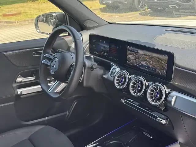 Mercedes-Benz GLB 200