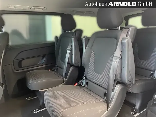 Mercedes-Benz V 220