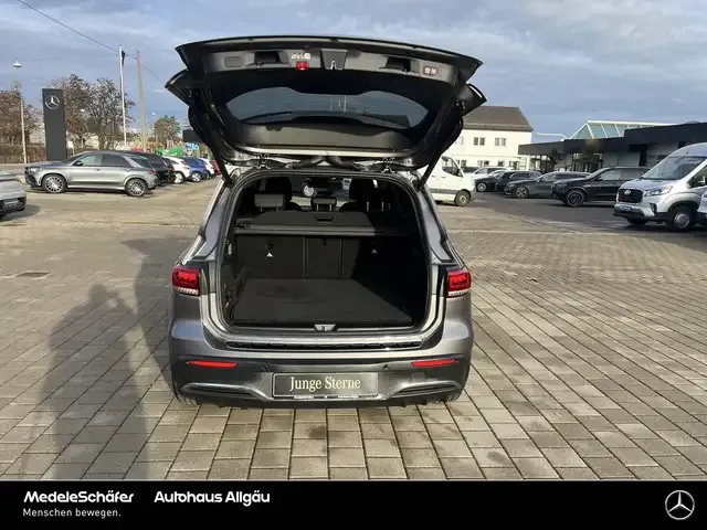 Mercedes-Benz EQB 300