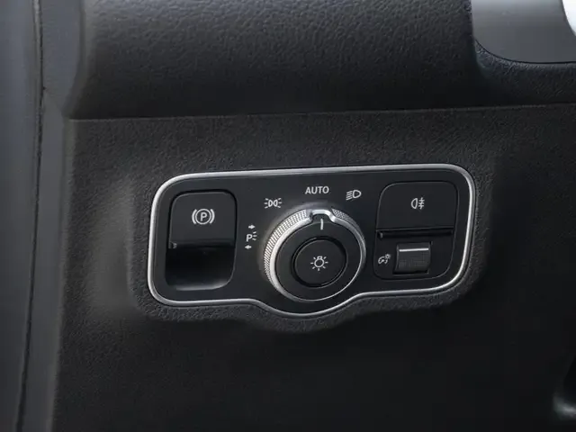Mercedes-Benz GLB 220