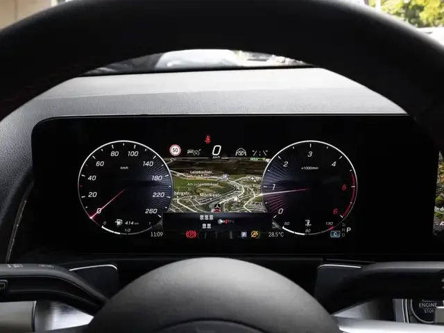 Mercedes-Benz GLB 220