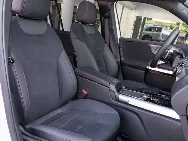 Mercedes-Benz GLB 220