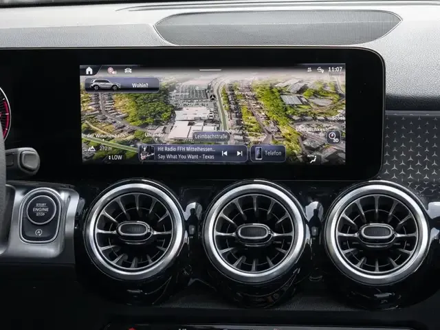 Mercedes-Benz GLB 220