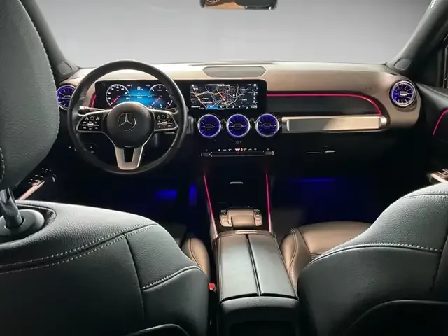 Mercedes-Benz GLB 220