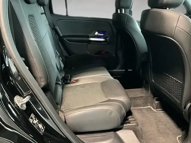 Mercedes-Benz GLB 220
