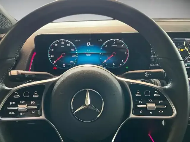 Mercedes-Benz GLB 220