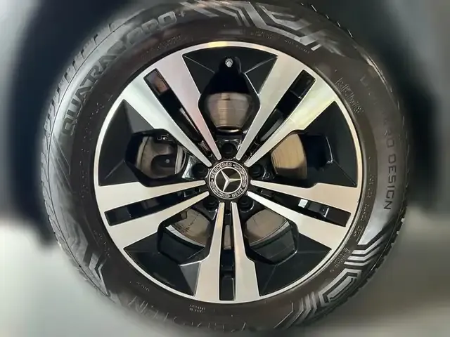 Mercedes-Benz GLB 220