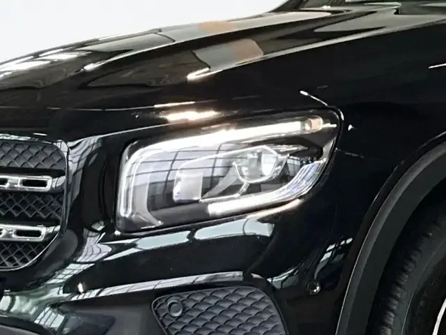 Mercedes-Benz GLB 220