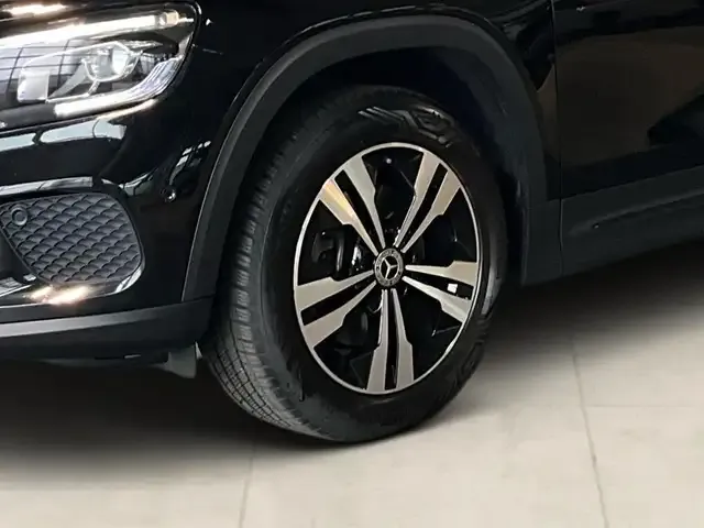 Mercedes-Benz GLB 220