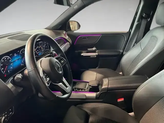 Mercedes-Benz GLB 220