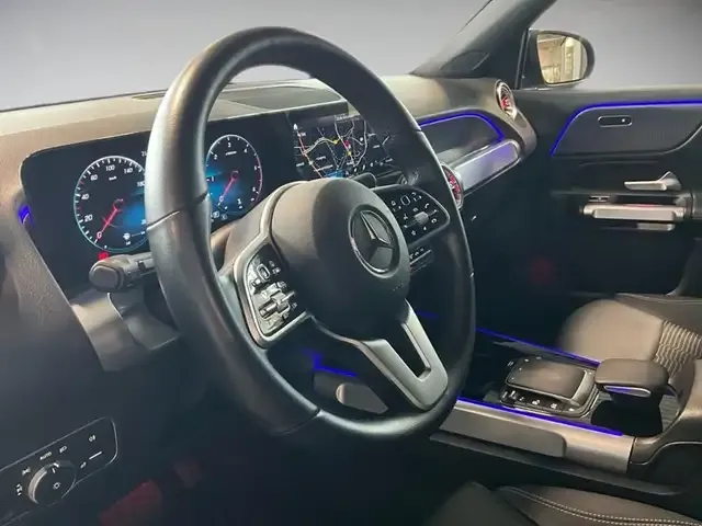 Mercedes-Benz GLB 220