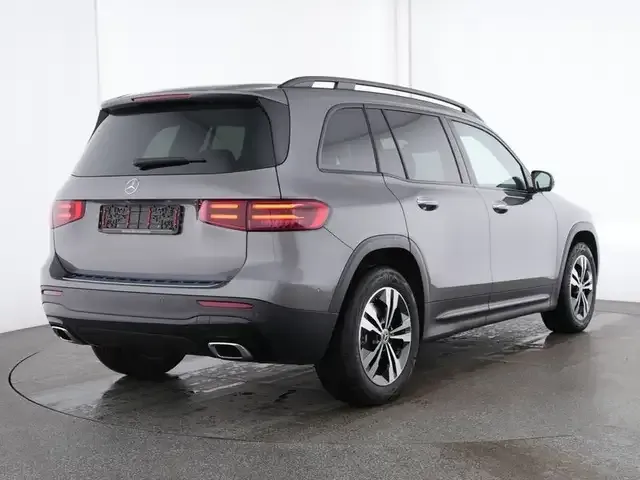 Mercedes-Benz GLB 220