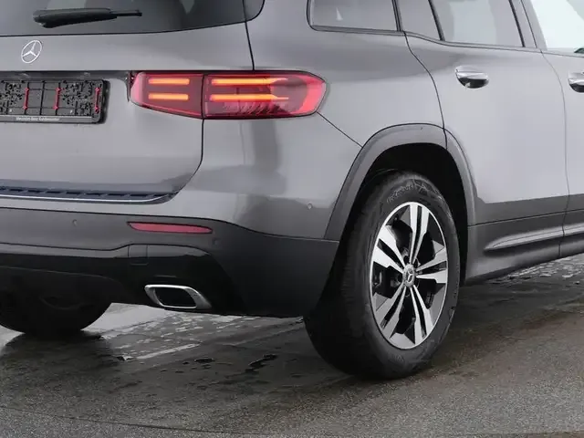 Mercedes-Benz GLB 220