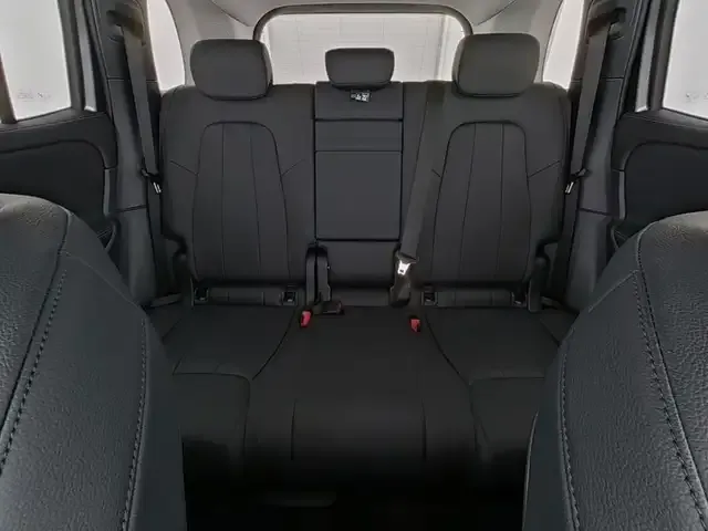 Mercedes-Benz GLB 220