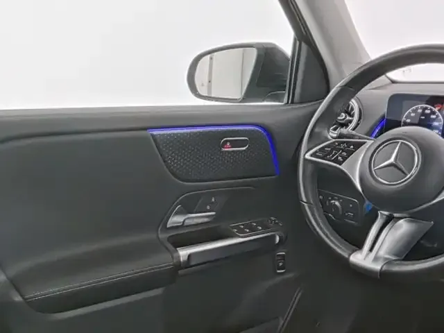 Mercedes-Benz GLB 220