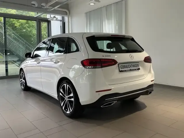 Mercedes-Benz B 200