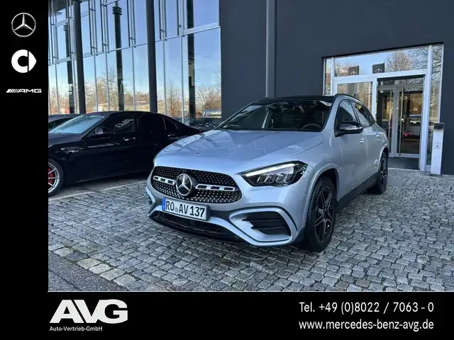 Mercedes-Benz GLA 200