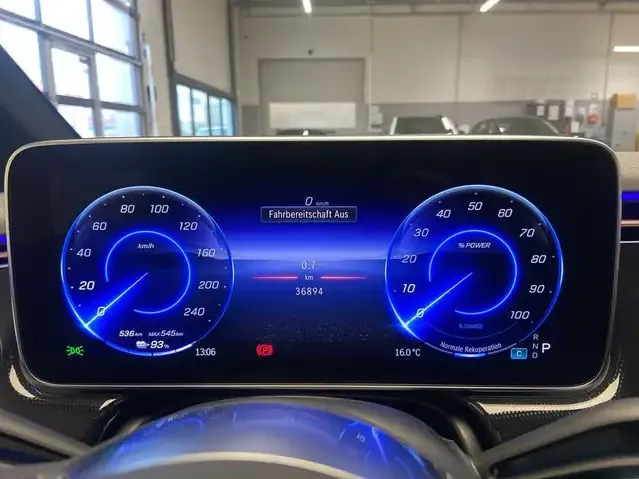 Mercedes-Benz EQE 300