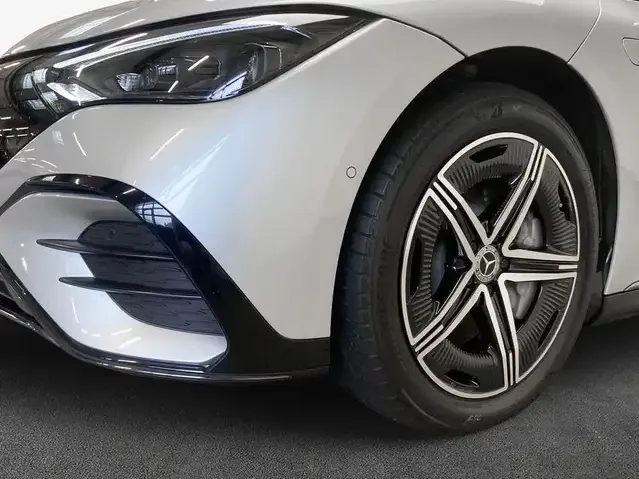 Mercedes-Benz EQE 300