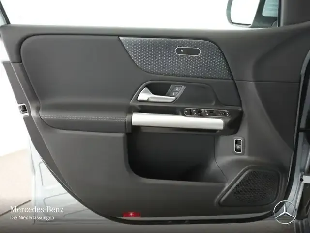 Mercedes-Benz B 220