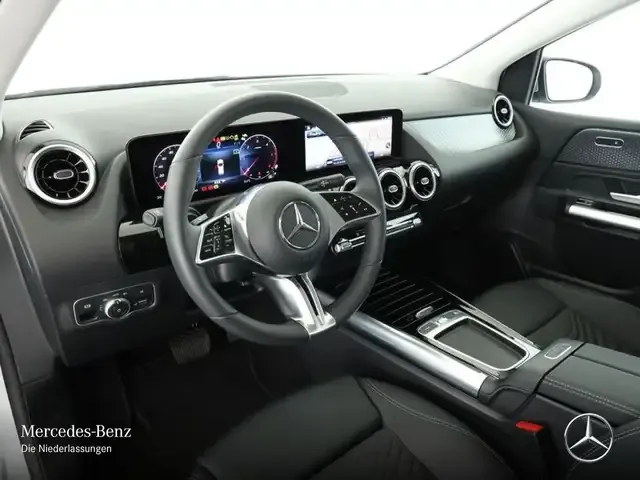 Mercedes-Benz B 220