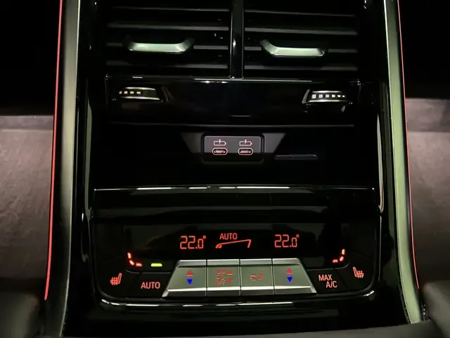 BMW 840