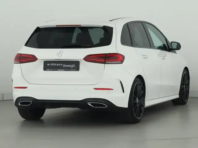 Mercedes-Benz B 180
