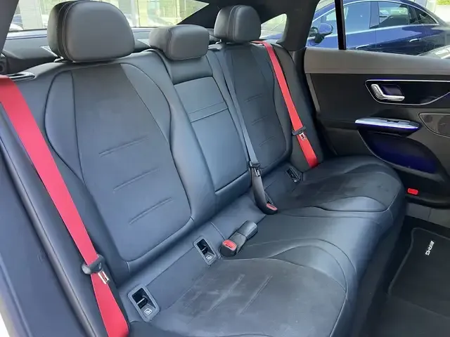 Mercedes-Benz EQE 300