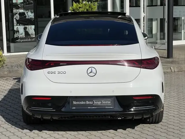 Mercedes-Benz EQE 300
