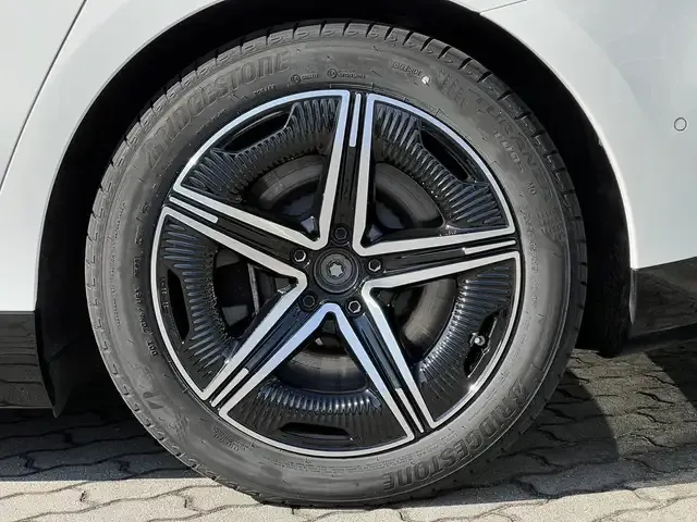 Mercedes-Benz EQE 300