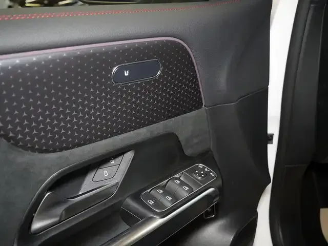 Mercedes-Benz EQB 300