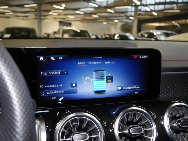 Mercedes-Benz EQB 300