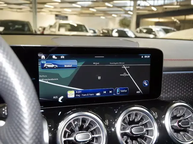 Mercedes-Benz EQB 300