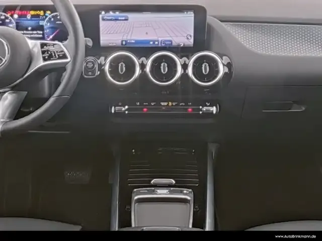 Mercedes-Benz GLA 220