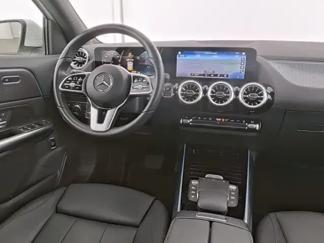 Mercedes-Benz EQA 300