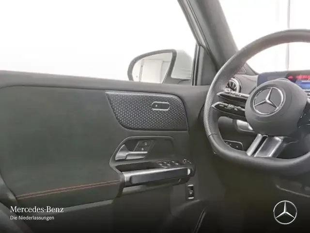 Mercedes-Benz EQB 300