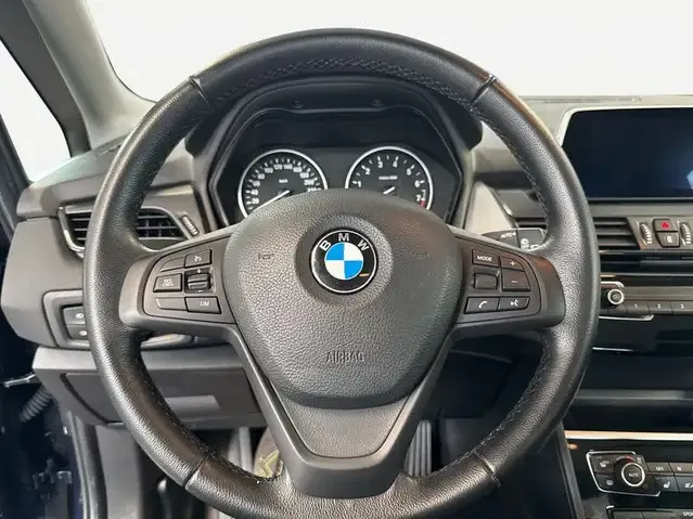 BMW 218